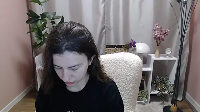 Snapshot of MistyBree chatting on April 3, 2026, 8:12 am MistyBree online show from April 3, 2026, 8:12 am