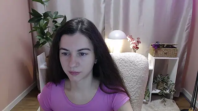 Snapshot of MistyBree chatting on April 13, 2026, 8:09 am MistyBree online show from April 13, 2026, 8:09 am