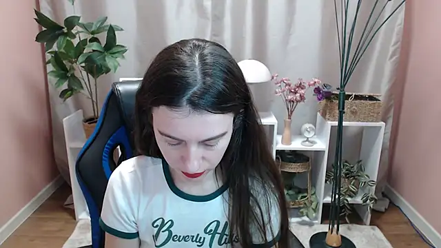Snapshot of MistyBree chatting on April 23, 2026, 10:47 am MistyBree online show from April 23, 2026, 10:47 am