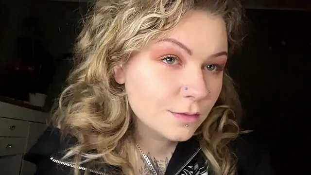 Snapshot of YoungAlina chatting on March 28, 2026, 2:27 pm YoungAlina online show from March 28, 2026, 2:27 pm