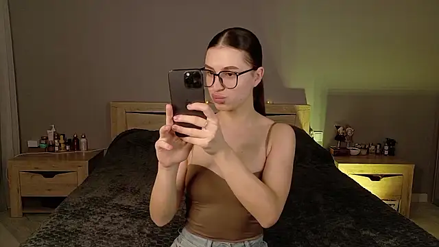 Snapshot of _HotBella_ chatting on March 15, 2026, 3:29 pm HotBella online show from March 15, 2026, 3:29 pm