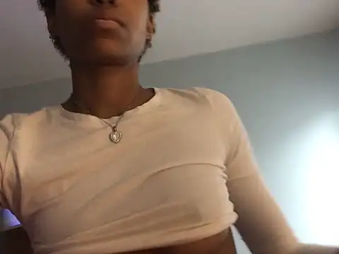 LunaBl00m online show from March 9, 2026, 4:33 pm