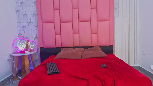 ashlleyray online show from March 12, 2026, 8:15 pm