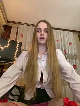 Snapshot of LunaVey chatting on June 9, 2026, 6:19 pm LunaVey online show from June 9, 2026, 6:19 pm