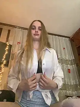 Snapshot of LunaVey chatting on June 11, 2026, 6:17 pm LunaVey online show from June 11, 2026, 6:17 pm