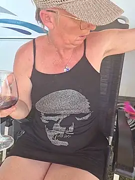 lescoquinsdu40 online show from May 23, 2026, 12:42 pm