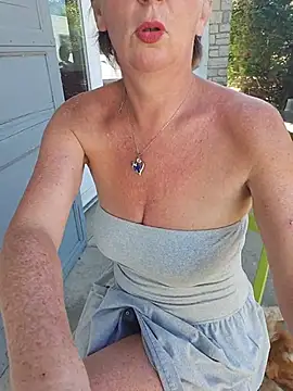 lescoquinsdu40 online show from July 6, 2026, 8:44 am