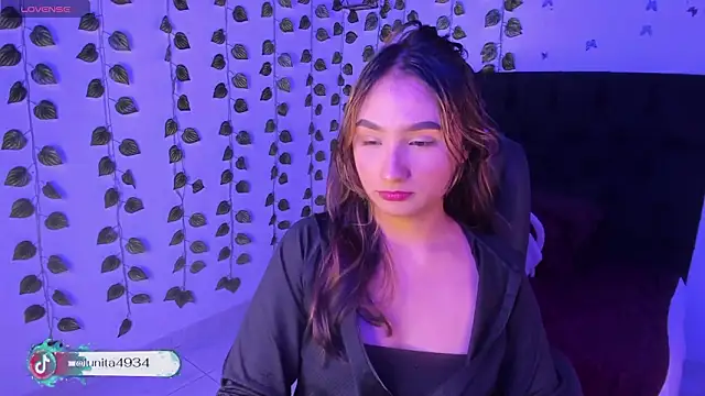 charlotte keyss online show from March 10, 2026, 7:24 am