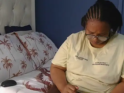 Snapshot of Cuddle_Zee chatting on May 9, 2026, 12:54 pm Cuddle Zee online show from May 9, 2026, 12:54 pm