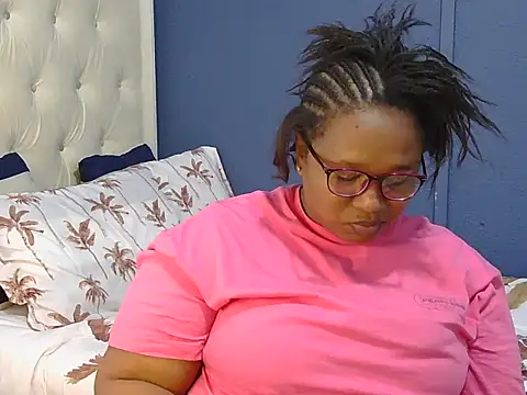 Snapshot of Cuddle_Zee chatting on May 11, 2026, 2:34 pm Cuddle Zee online show from May 11, 2026, 2:34 pm