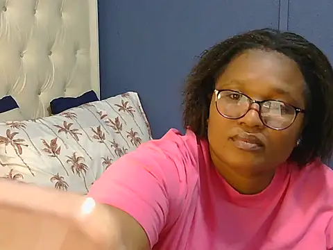 Snapshot of Cuddle_Zee chatting on May 11, 2026, 4:15 pm Cuddle Zee online show from May 11, 2026, 4:15 pm