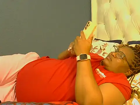 Snapshot of Cuddle_Zee chatting on May 16, 2026, 7:34 pm Cuddle Zee online show from May 16, 2026, 7:34 pm