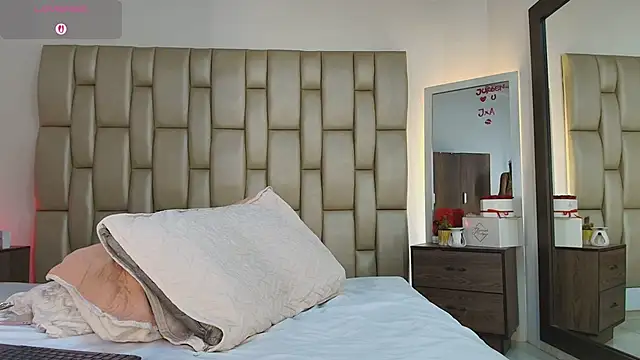 ZoeBarlove online show from March 10, 2026, 11:59 am