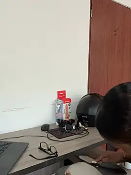 Emi rousse online show from March 13, 2026, 12:34 pm