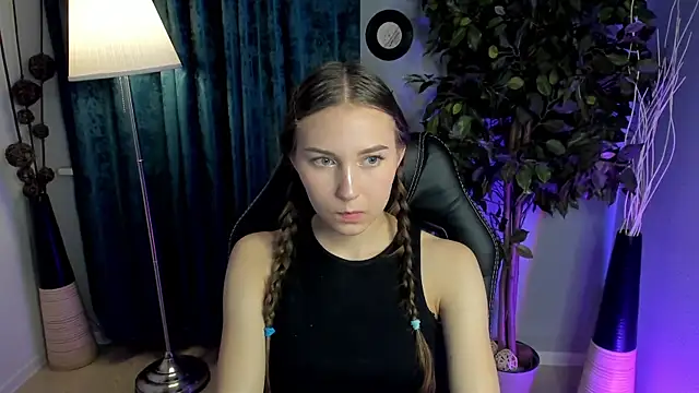 OliviaLang online show from March 10, 2026, 11:59 am