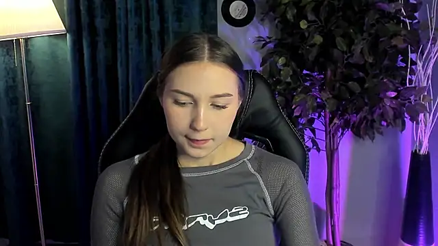 OliviaLang online show from March 16, 2026, 11:14 am