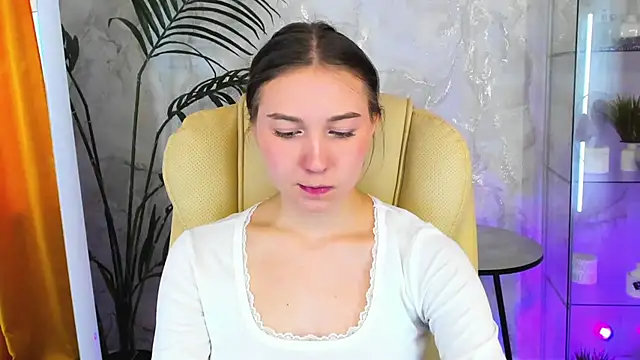 OliviaLang online show from March 26, 2026, 11:27 am