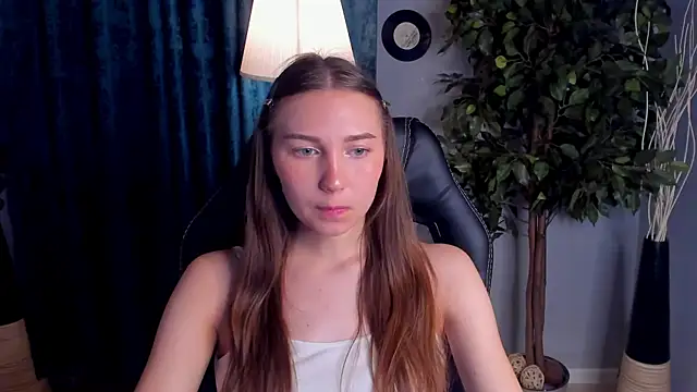 OliviaLang online show from April 3, 2026, 11:30 am
