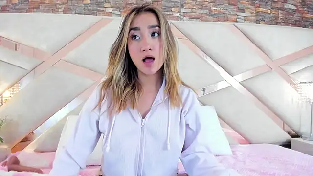 lucy davies online show from April 30, 2026, 11:49 am