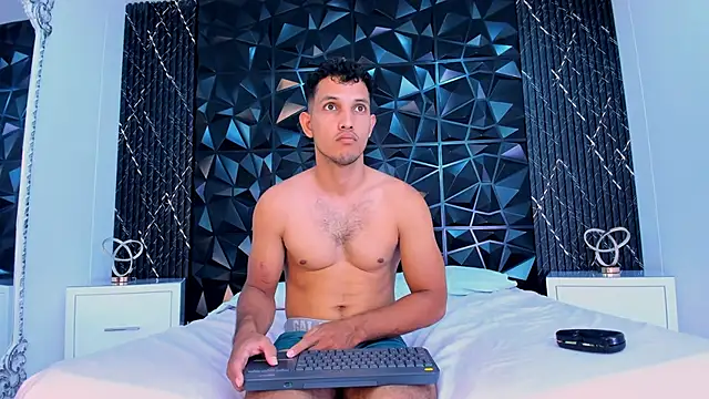 Snapshot of MaxiStanford chatting on March 5, 2026, 9:33 pm MaxiStanford online show from March 5, 2026, 9:33 pm