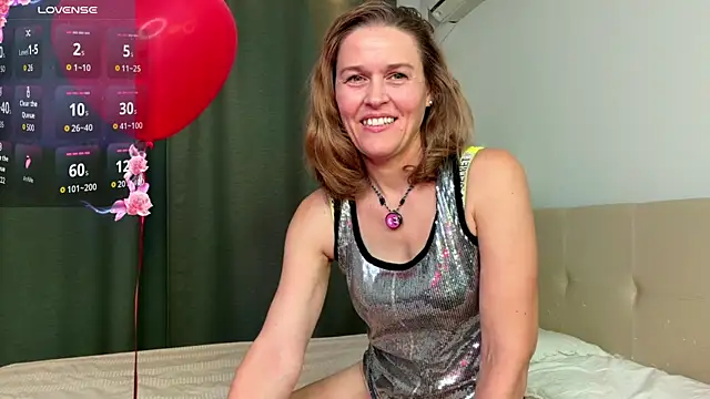 Lizacams online show from June 23, 2026, 4:49 pm