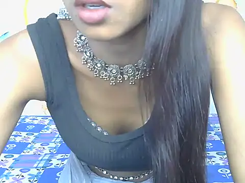Snapshot of yours-isha chatting on June 18, 2026, 4:57 am yours-isha online show from June 18, 2026, 4:57 am