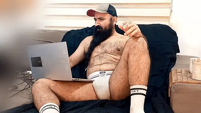 Snapshot of Barba_Negra_Fumador chatting on July 4, 2026, 8:42 am Barba Negra Fumador online show from July 4, 2026, 8:42 am