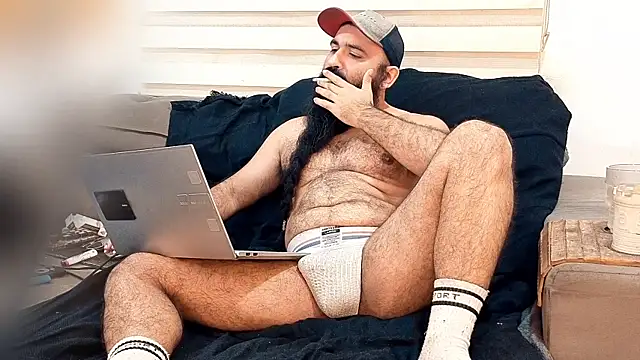 Snapshot of Barba_Negra_Fumador chatting on July 5, 2026, 12:06 am Barba Negra Fumador online show from July 5, 2026, 12:06 am