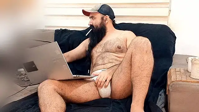 Snapshot of Barba_Negra_Fumador chatting on July 8, 2026, 5:17 pm Barba Negra Fumador online show from July 8, 2026, 5:17 pm