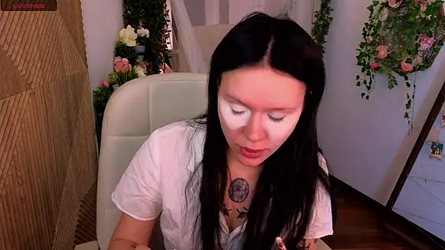 kittenlolla online show from March 11, 2026, 2:23 pm