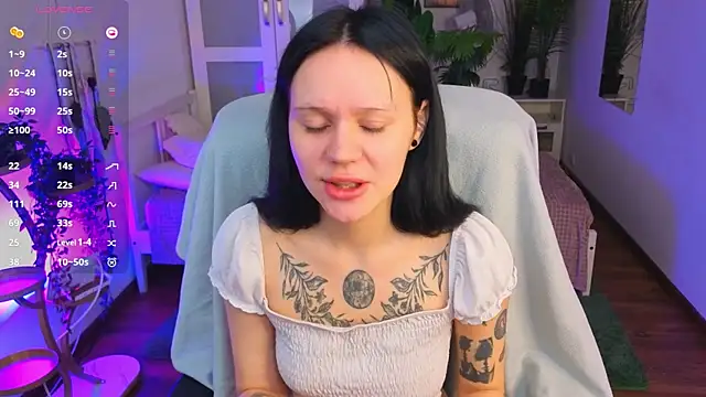 kittenlolla online show from April 30, 2026, 5:47 am