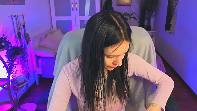 kittenlolla online show from May 1, 2026, 5:23 am
