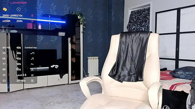 Snapshot of Lucky_Milf chatting on May 6, 2026, 10:53 am Lucky Milf online show from May 6, 2026, 10:53 am