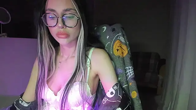 MieuCriss online show from March 17, 2026, 8:01 pm