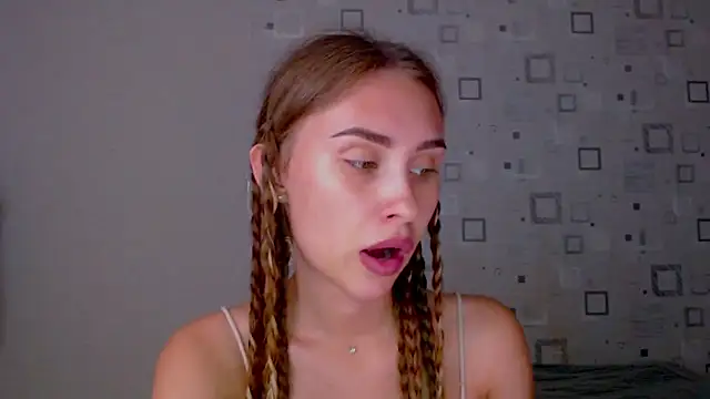 Snapshot of yourameliaa chatting on June 18, 2026, 6:01 pm yourameliaa online show from June 18, 2026, 6:01 pm