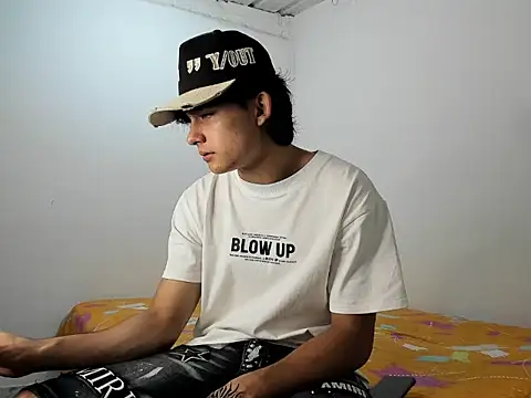 monky 0002 online show from May 8, 2026, 3:39 pm