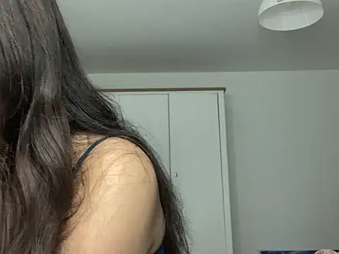 Snapshot of Ellamay06 chatting on April 9, 2026, 8:25 pm Ellamay06 online show from April 9, 2026, 8:25 pm