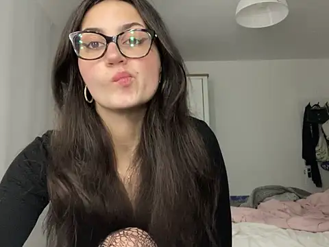Snapshot of Ellamay06 chatting on May 1, 2026, 7:29 pm Ellamay06 online show from May 1, 2026, 7:29 pm