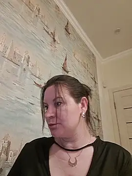 LaraHarper online show from May 5, 2026, 9:45 pm