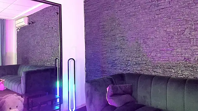 KiarraNoir online show from March 15, 2026, 8:37 pm