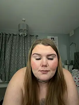 Snapshot of BeeMay22 chatting on March 3, 2026, 10:48 pm BeeMay22 online show from March 3, 2026, 10:48 pm