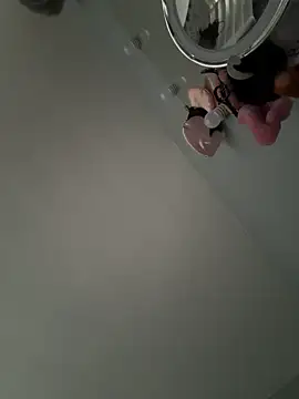 Snapshot of BeeMay22 chatting on March 4, 2026, 11:38 am BeeMay22 online show from March 4, 2026, 11:38 am