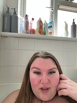 Snapshot of BeeMay22 chatting on March 10, 2026, 9:36 am BeeMay22 online show from March 10, 2026, 9:36 am