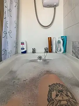 Snapshot of BeeMay22 chatting on March 15, 2026, 10:43 am BeeMay22 online show from March 15, 2026, 10:43 am