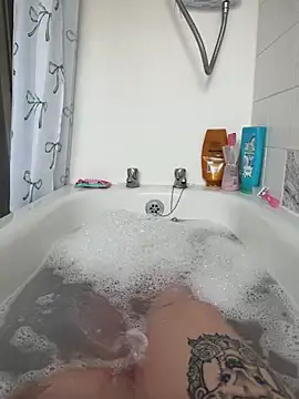 Snapshot of BeeMay22 chatting on March 23, 2026, 1:26 pm BeeMay22 online show from March 23, 2026, 1:26 pm