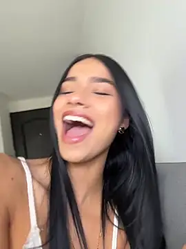 Snapshot of Bella_Smithe chatting on June 2, 2026, 4:20 pm Bella Smithe online show from June 2, 2026, 4:20 pm