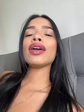 Snapshot of Bella_Smithe chatting on June 4, 2026, 5:08 pm Bella Smithe online show from June 4, 2026, 5:08 pm