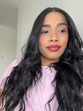 Snapshot of Bella_Smithe chatting on July 1, 2026, 4:40 pm Bella Smithe online show from July 1, 2026, 4:40 pm