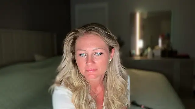 Snapshot of BlondeMilf82 chatting on June 19, 2026, 7:12 am BlondeMilf82 online show from June 19, 2026, 7:12 am