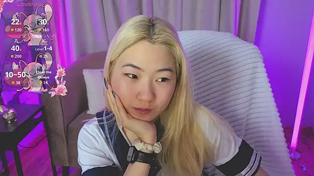 YunnaLuv online show from March 17, 2026, 1:10 am